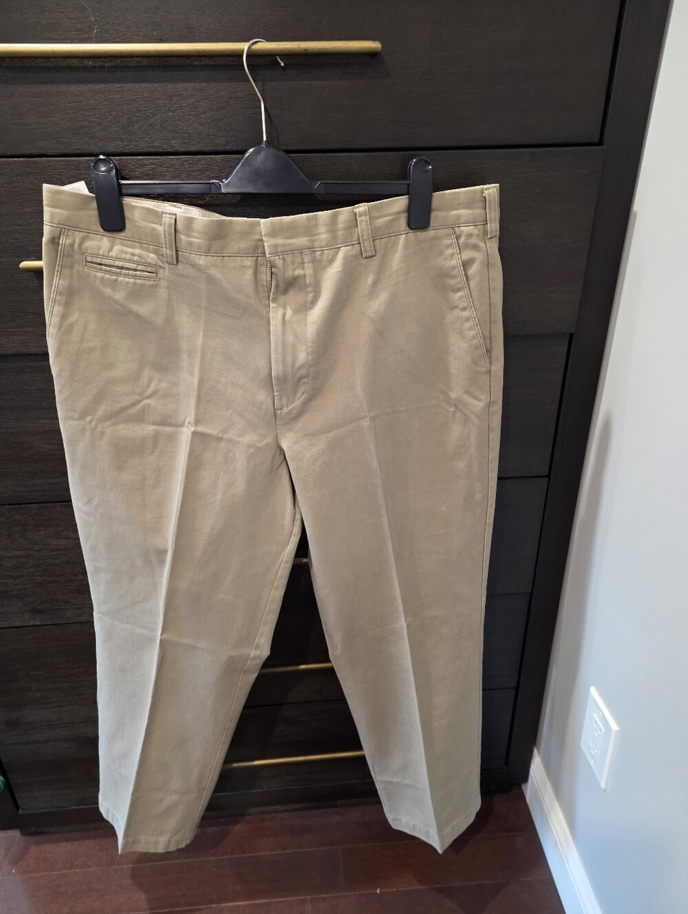 Dockers Men's Tan Chino Pants